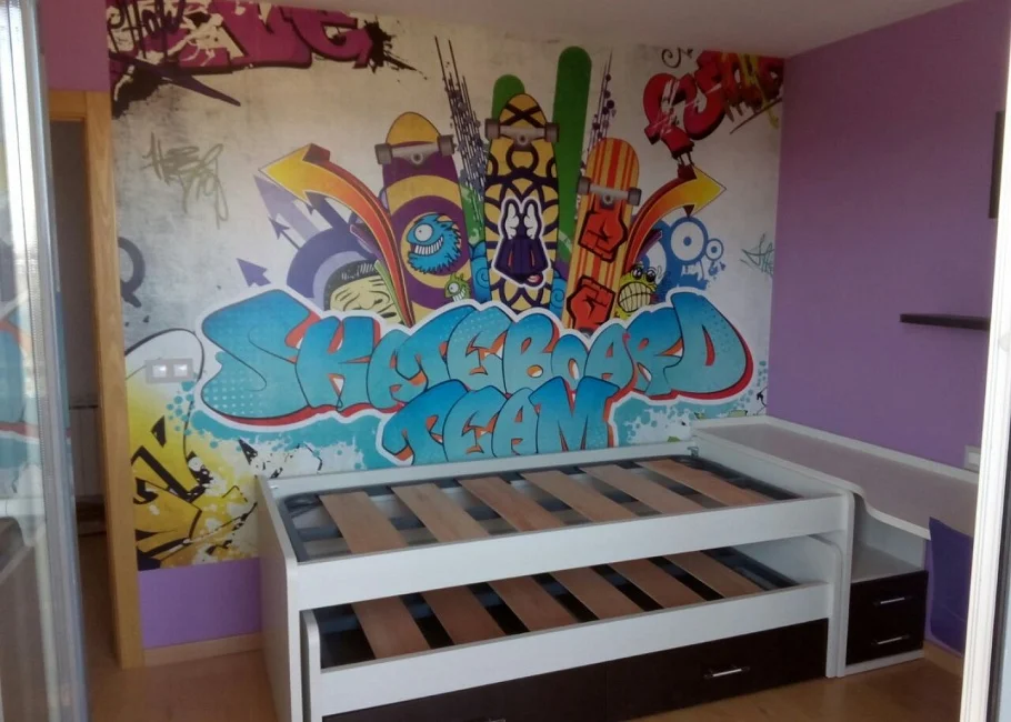 Dormitorio juvenil con grafiti personalizado